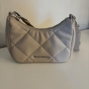 Valentino  - Fin knappt använd väska💕