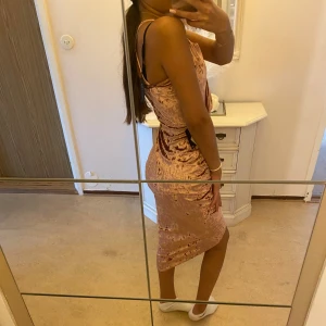 Helt ny klänning! - Helt ny klänning från Nelly som jag int använt