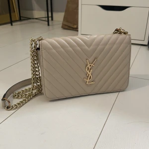 Väska YSL - Säljer denna fina YSL väskan då den inte kommer till användning 