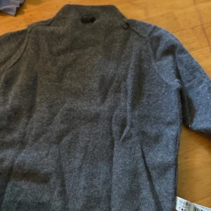 Stickad tröja  - Stickad tröja från Massimo Dutti! Storlek S, bra skick. Skriv för fler bilder eller intresse🤍🤍 