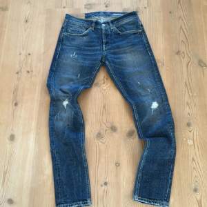 Dondup jeans storlek w33 men passar 28, passar dom som är 170-175