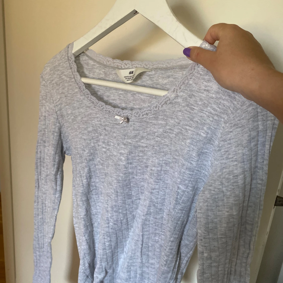 Gullig  urringad långärmad spets tröja🤍 - 90