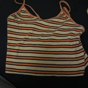 Basic linne - Ett basic randigt linne. Jätte skönt o bekvämt. Använder inte 