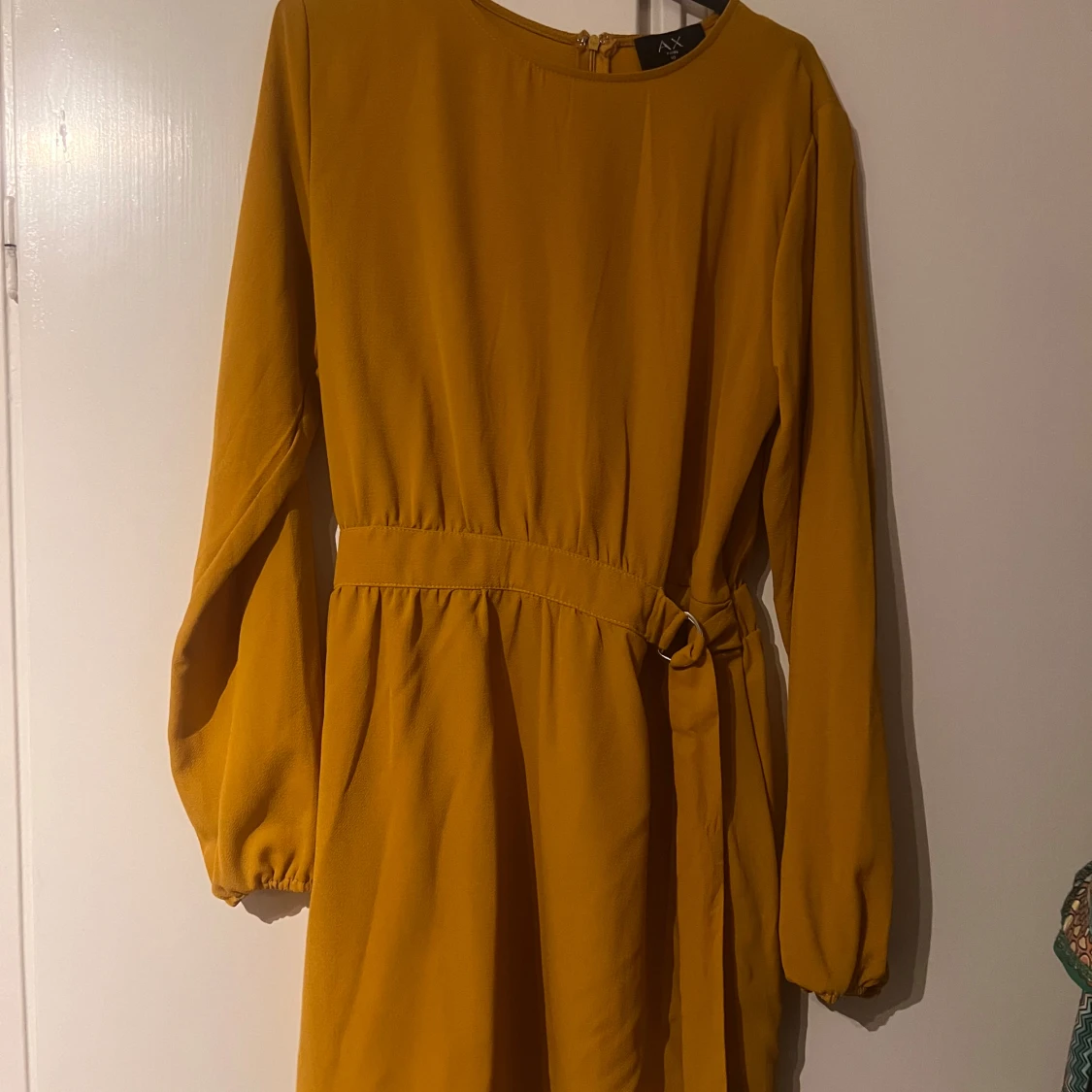 Klänning aldrig använd 