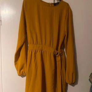 Klänning aldrig använd  - Nyskick