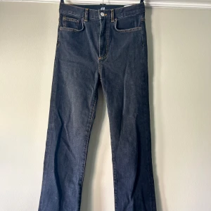 JEANERICA jeans  - Superfina jeans från märket JEANERICA. Använda 1-2 gånger. Snygg färg med ljusa sommar! 