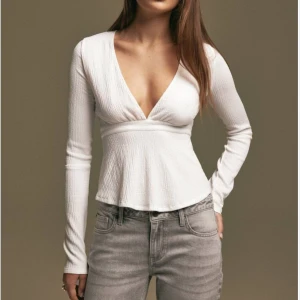 Söt knyt topp från Nelly  - Topp från Nelly i storlek xxs! Nypris 299 säljer för 190😊 kom privat för egna bilder 