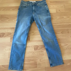 Jeans - Helt oanvända ( prislapp är kvar ) och i 10/10 skick.