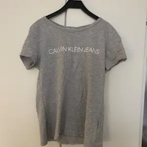 Grå T-shirt 