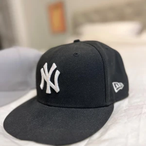 New era baseball keps - Aldrig använd , bara lite dammig från garderoben!