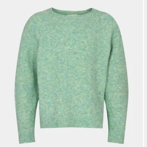 Stickad kofta - Superskön från Sofie schnoor, säljer pga den passar it så jag vill. Bra skick och knappt använd. Nypris 540kr, jag står för frakten  men kan mötas i Hbg eller närheten.💓