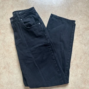 Jeans bikbok - 90s straight jeans från bikbok W30 L32