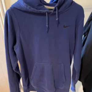 Nike hoodie  - Nike hoodie. Condition 7/10. Storlek S men passar XS. Kom med prisförslag eller byten. 