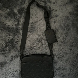 LV Messenger bag  - Liv Messenger bag  Ny skick