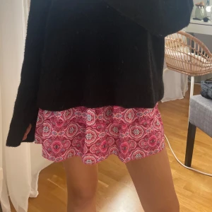 superfin kjol - jättefin sommar kjol vet dock inte vart den är ifrån då jag köpte den på en loppis.