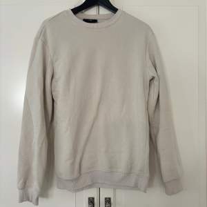 Beige sweatshirt från H&M:s herravdelning. Storlek XS.