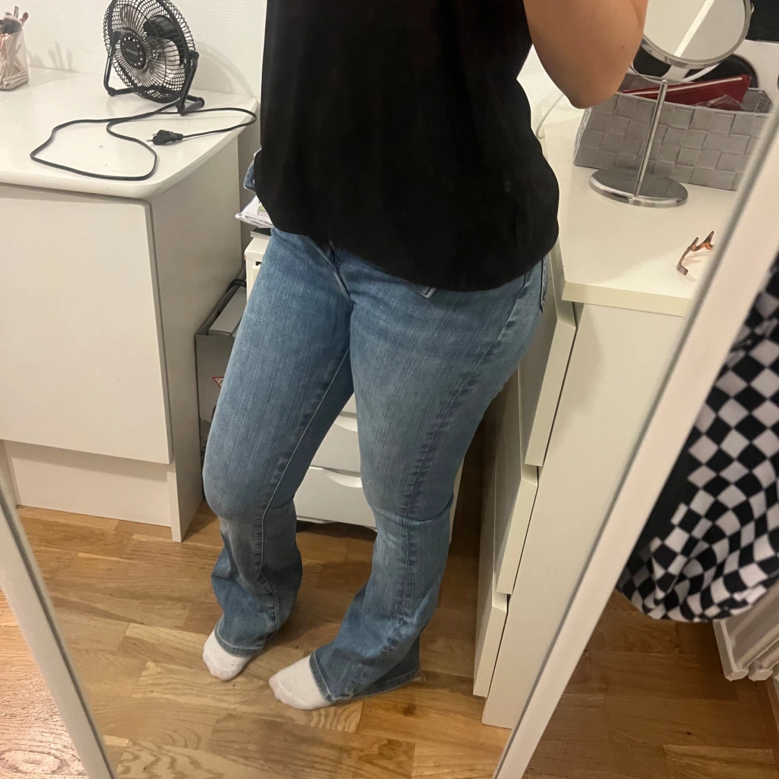 Blå jeans med bootcut - 1