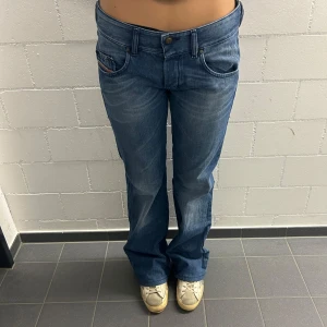Blå jeans från Diesel - Köpte nya för 1500kr i somras, de är för stora. Nyskick, använda ungefär 3 gånger.