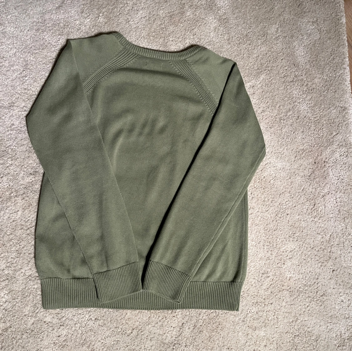 Grön tröja med rund hals - 2