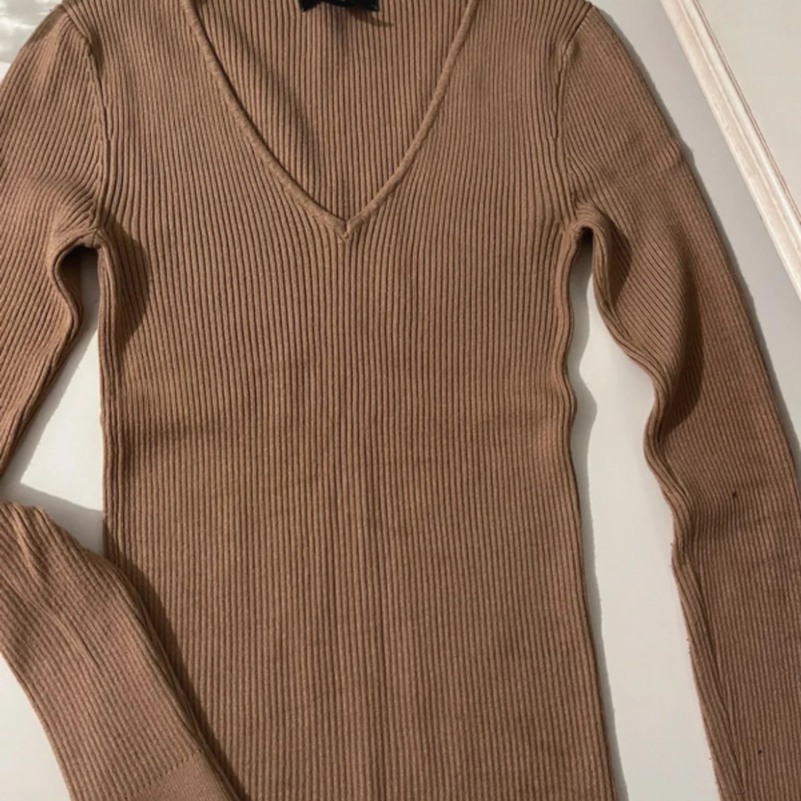 Beige ribbad tröja från Amisu