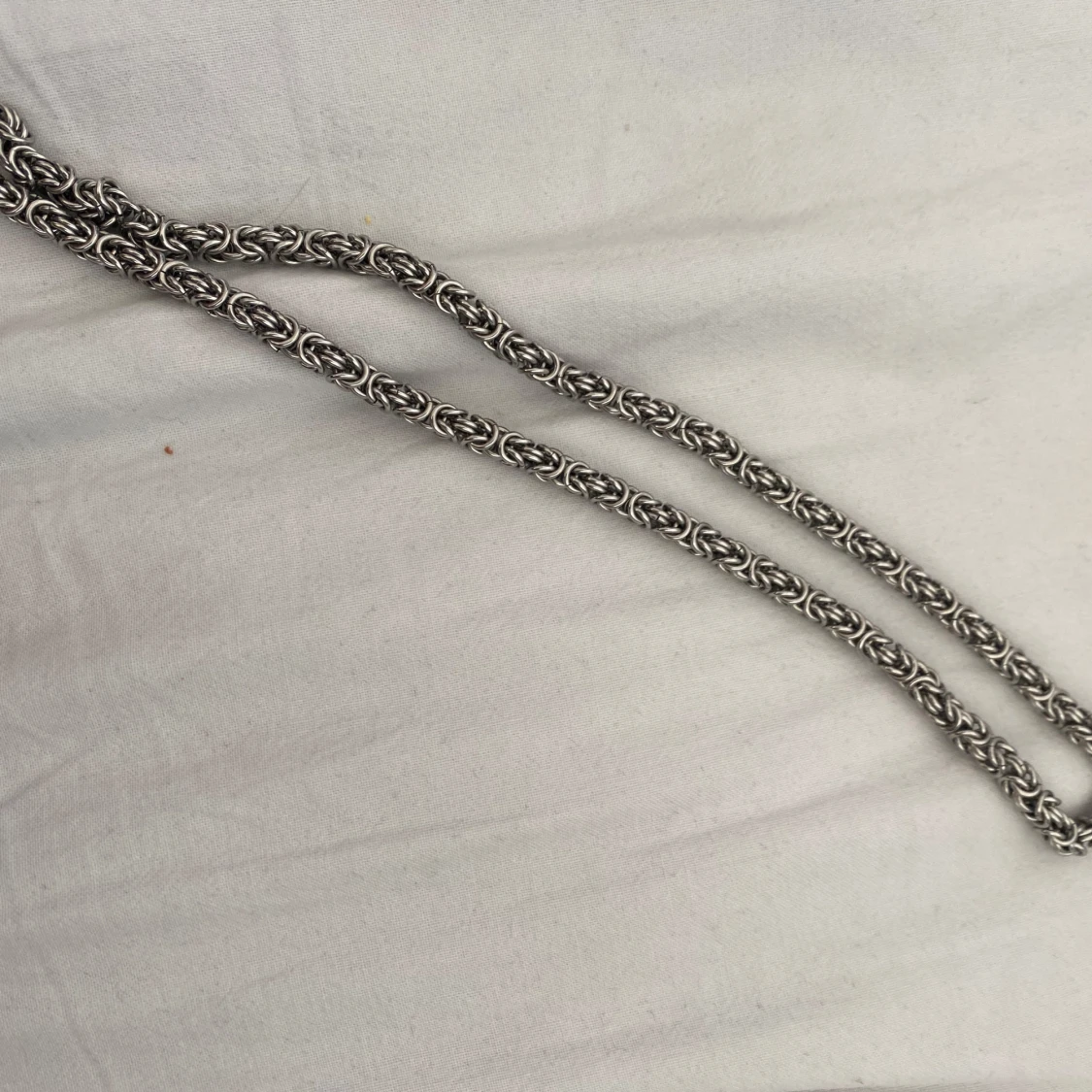 Silverfärgat halsband från Arock - 1