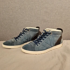 Louis Vuitton trainers - Intressekoll på dessa helt sjuka lv trainers i storlek uk 8 (sitter som loubs eller opens i 42.5) skick enl. Bilder. Kom med pris! Vid frågor eller fler bilder är det bara att skriva//Kba_Closet 