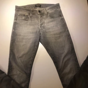 Jack and Jones jeans - Jack and Jones jeans. Model Glenn som är slim. W28 L30