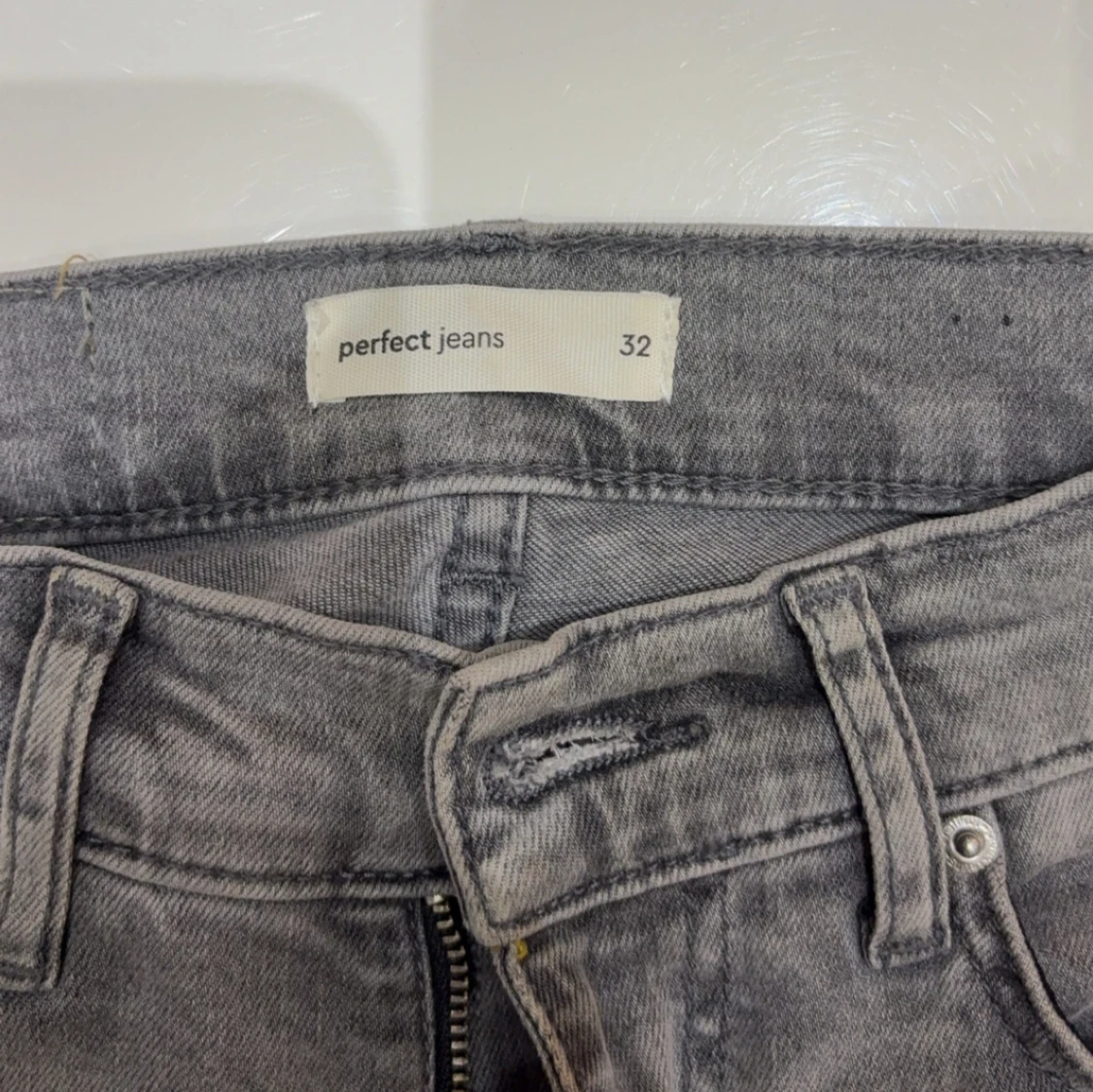 Grå bootcut jeans från Gina tricot Perfect Jeans - 3