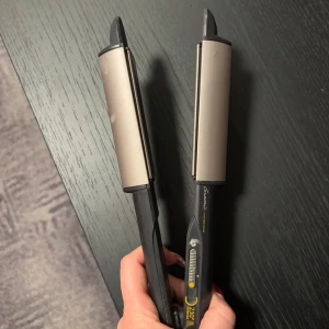 Plattång/locktång - En plattång men som även ger fina lockar från babyliss. Har haft den i några år men endast använt ett fåtal gånger så fortfarande väldigt väl fungerande