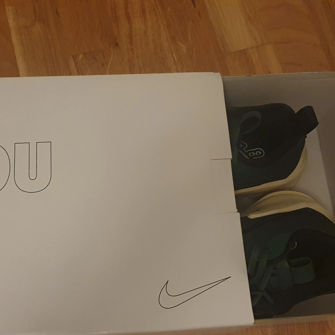 Nike sneakers i grönt och svart - 2