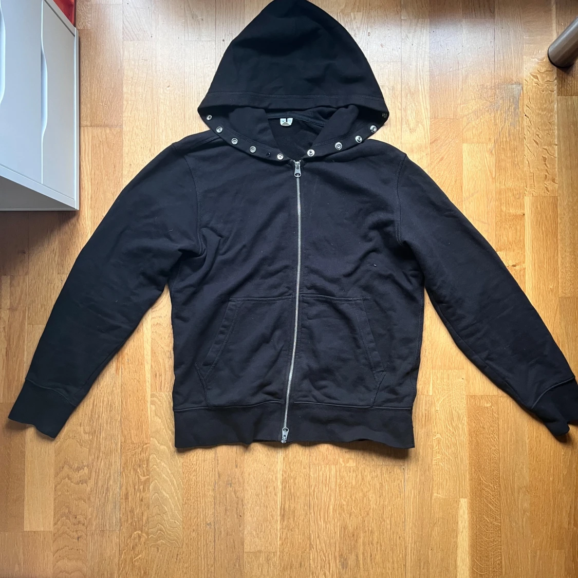 Custom Arket Svart huvtröja med dragkedja - 1