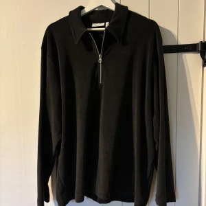 Weekday tröja - Ny utan kvitto Storlek M Weekday  Lager 157, Ralph Lauren, Samso Samso, HM, Ck, Calvin Klein, Axel Arigato, Dickies, Colmar, Acne studios, Tnf, The Norh Face Weekday, East West
