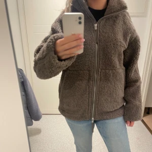 Populär Teddy jacka - Säljer nu min skit snygga och populär Teddy jacka, slutsåld överallt