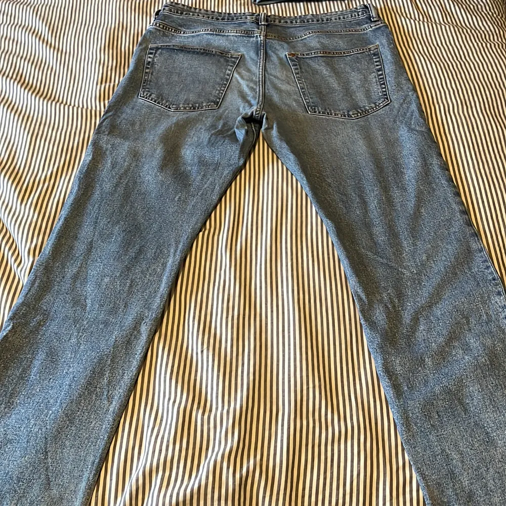 Ljusblåa h&m jeans, Regular fit. W34 L32.. Jeans & Byxor.