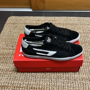 Diesel s-Leroji svarta  - Jätte bra skick knappast använda kan gå ner i pris vid snabb affär 