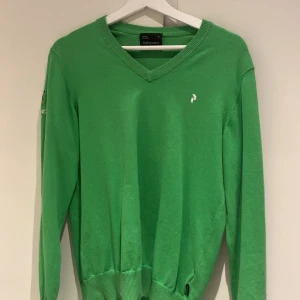 PeakPerformance sweatshirt  - Säljer en peakperformance sweatshirt. Storlek M fast passar S. Skick 10/10 är knappt använd.