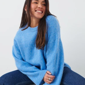 Populär Ginatröja!  - Lite nopprig men inget man tänker på! Finns inte kvar på hemsidan längre 💖pris kan absolut diskuteras vid smidig affär! 