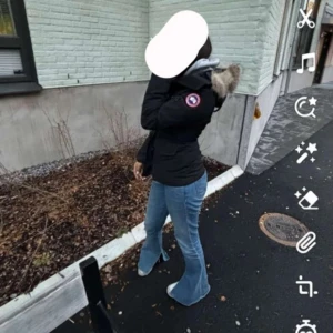 Canada goose  - Säljer min canada goose jacka då det inte är min stil längre, stl xxs men passa xs också! Pris kan diskuteras