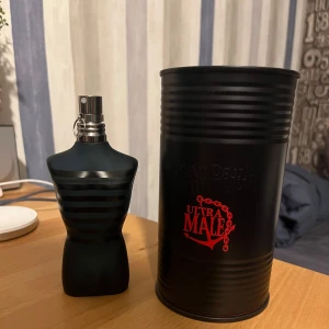 JPG Ultra male EDT - Hej tänkte sälja min JPG ultra male då den inte kommer till användning. Den är 90% full och för förvarad där det är kallt och mörkt. Skriv gärna om ni undrar något!