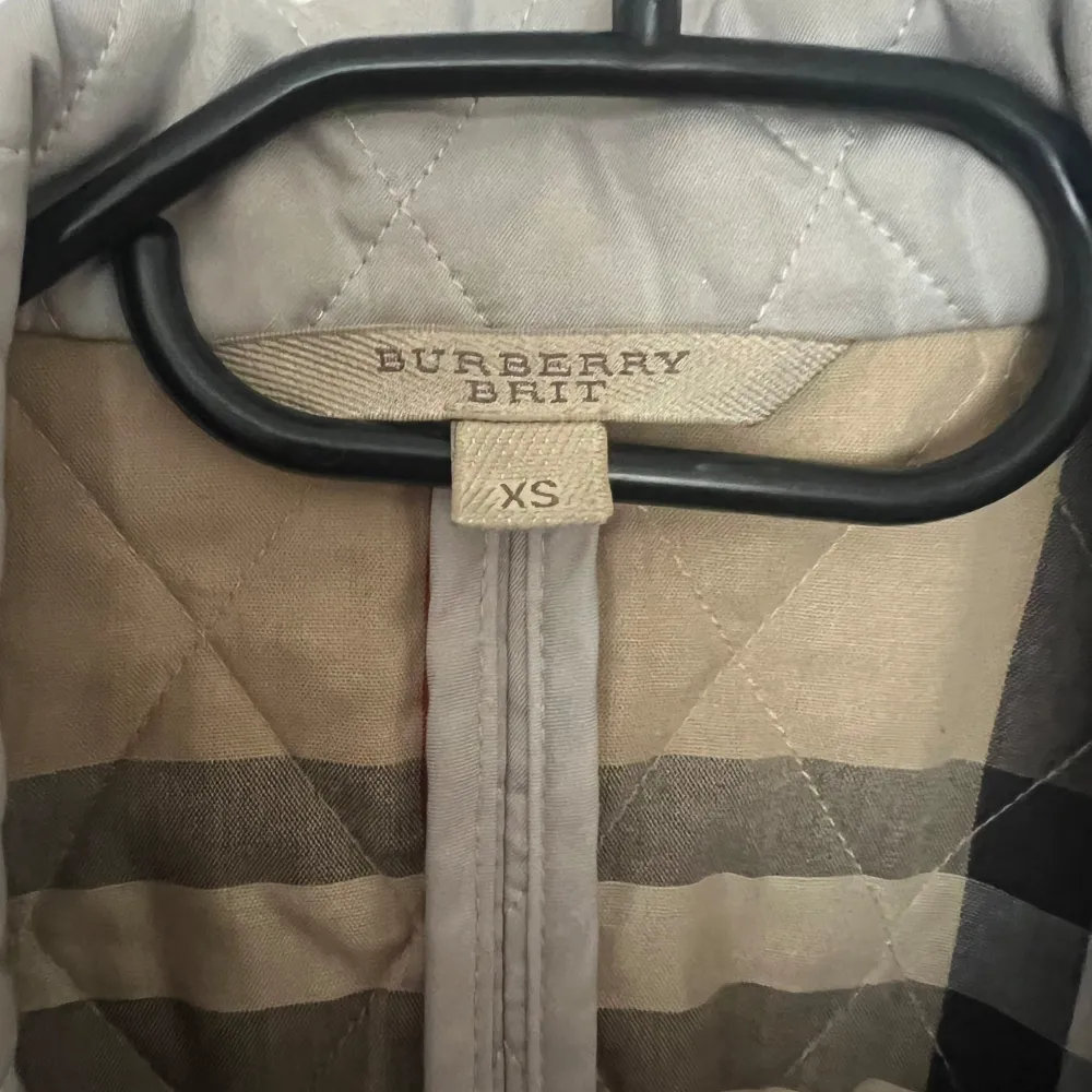 Fin jacka från burberry som är känns lite tight på mig numera.. Jackor.