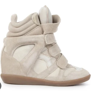 SÖKER!!!! SVART ELLER BEIGE FÄRG - Söker isabel marant skicka till mig om ni har!!!!!!!!