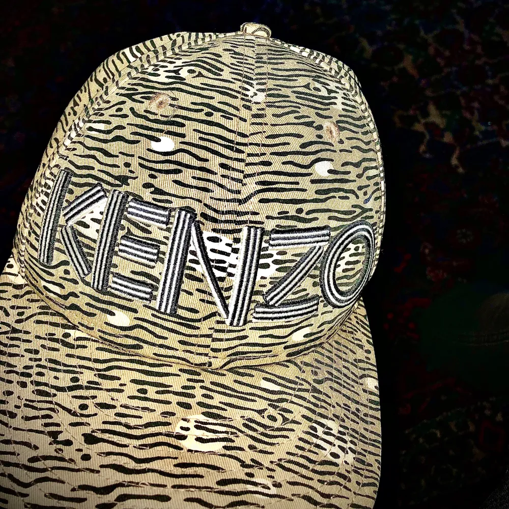 mönstrad kenzo keps (One size) använt skick. Asusteet.
