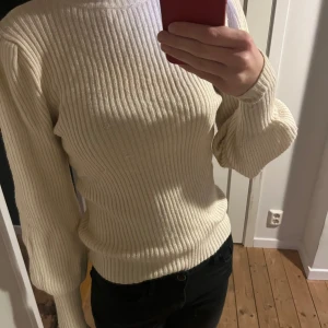 Långärmad tröja - Långärmad tröja i storlek xs. Ganska bra sick och endast använd ett fåtal gånger.