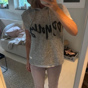 Odd Molly väst  - Så cool odd molly väst med luva🩶🩶