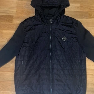 J.Lindeberg Cardigan/Jacka - Skick: 8/10 Nypris: Ca 3400kr Mitt pris: 1200kr Storlek: L Köpt för 1,5 år sedan 