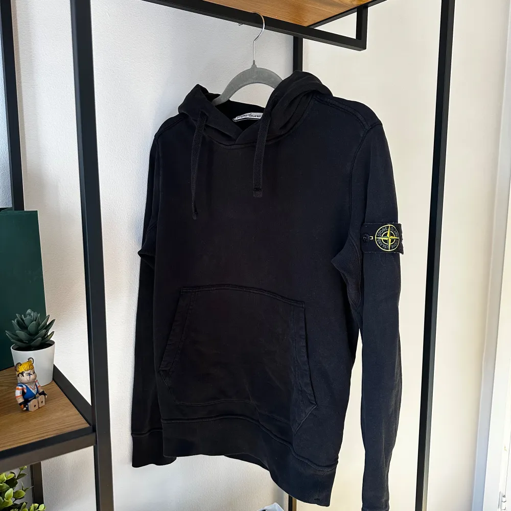 Säljer min Stone island hoodie storlek S Fint skick inga flaws  . Hoodies.