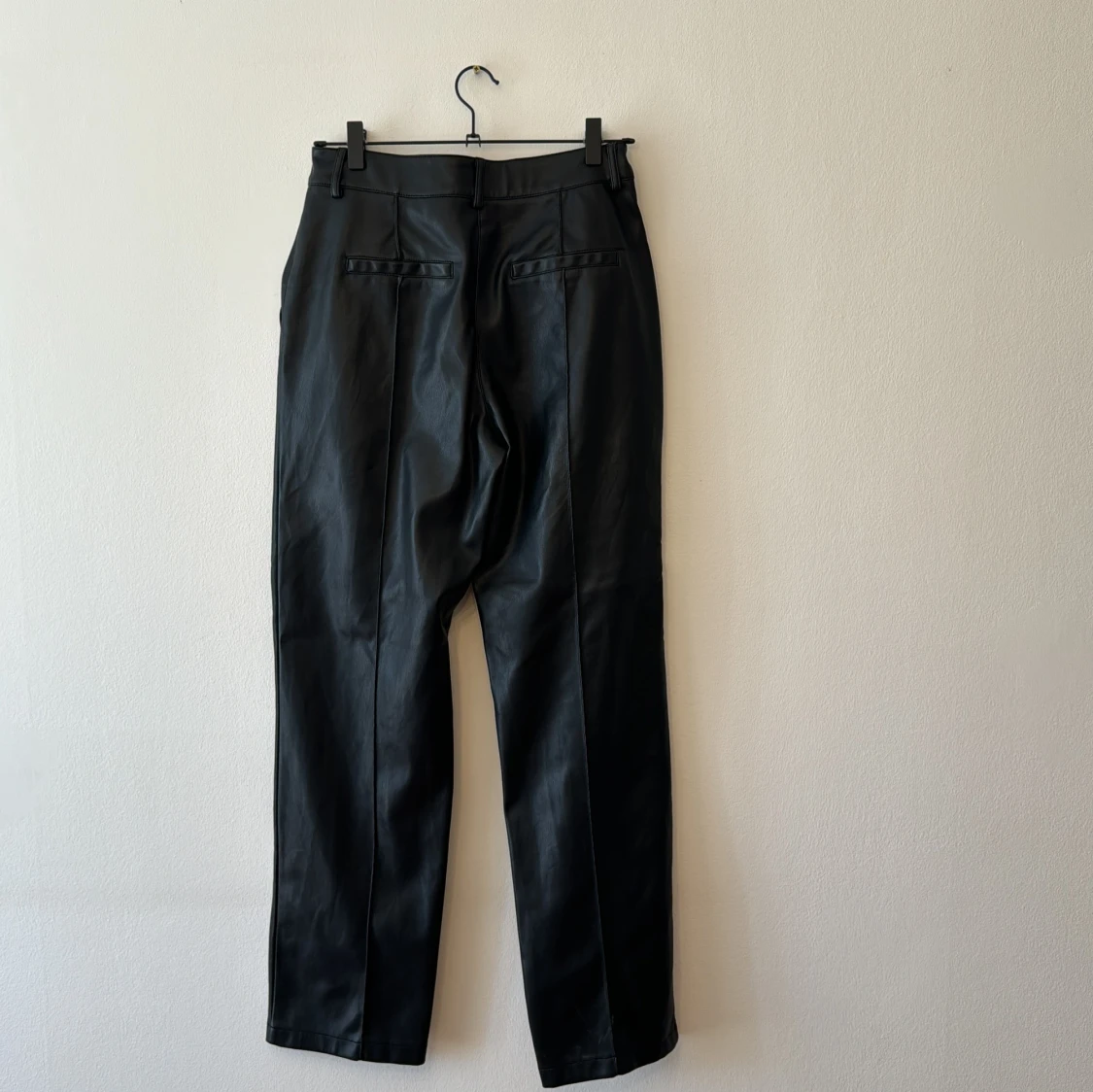 Svarta skinnbyxor - 90