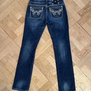 Miss Me Jeans - skit snygga jeans från miss me. storlek 30. skickas i befintligt skick och kan ses på bilderna! har du fler frågor kan du fråga i DM! ⭐️
