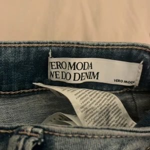 Vero Moda jeans - Säljer vero Moda jeans storlek s /32 