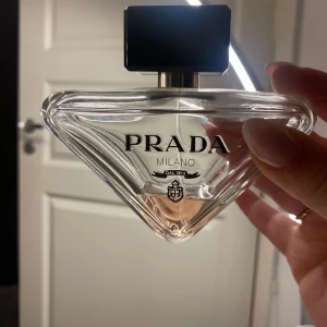 Parfym från Prada - Bilden visar mängden som är kvar.